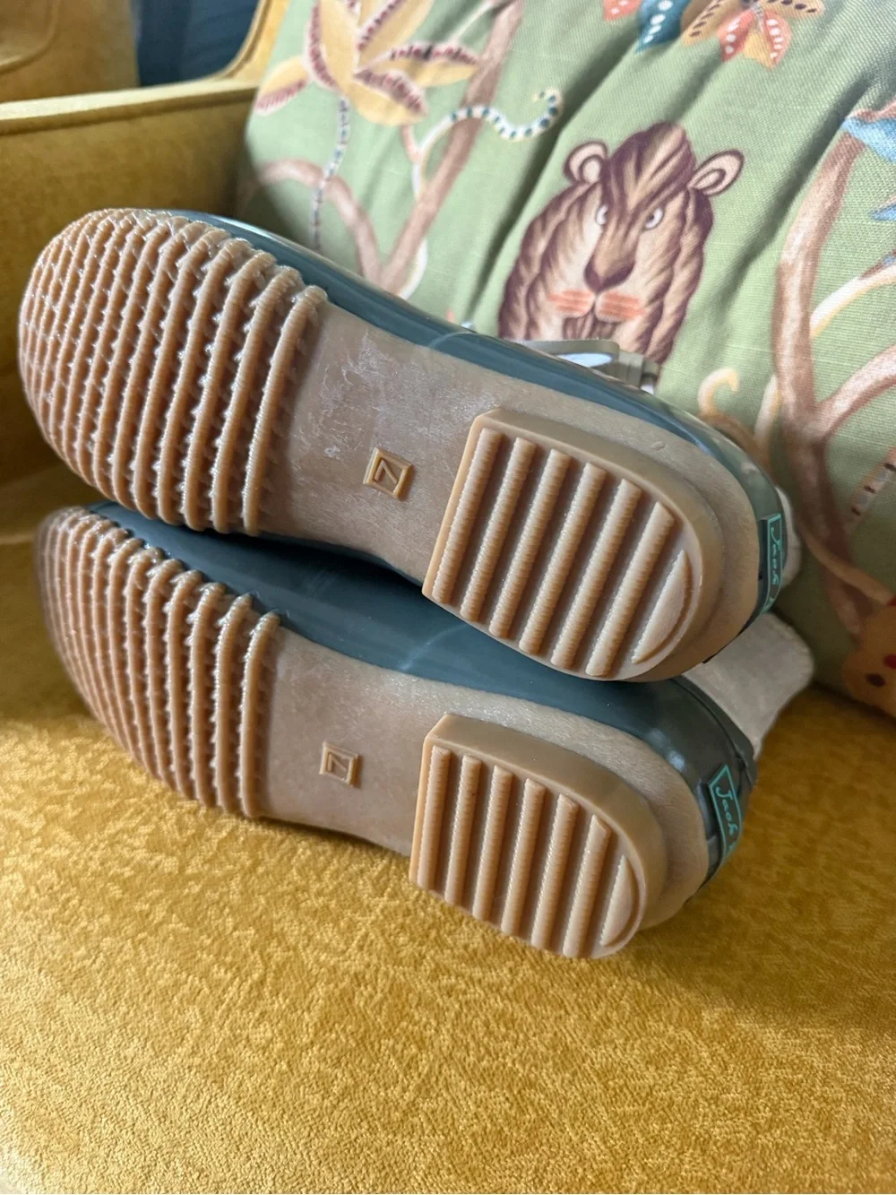 Jack Rogers Women's Duck Rain Boots in Seafoam Green and Cream size 7